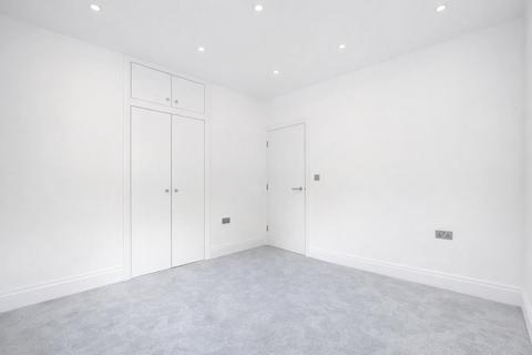 2 bedroom flat to rent, Cricket Green, Mitcham