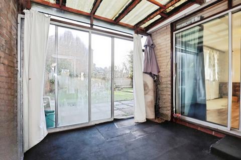 3 bedroom semi-detached house for sale, Hazel Close, Leamington Spa