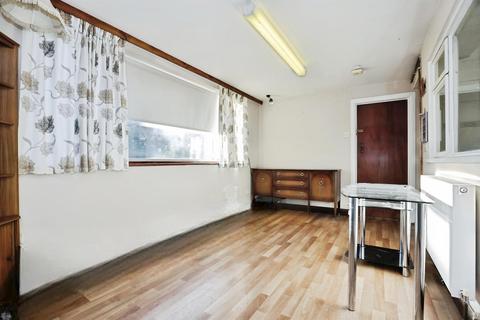 3 bedroom semi-detached house for sale, Hazel Close, Leamington Spa