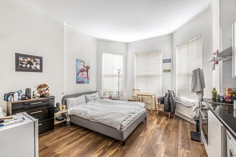 Studio to rent, Manstone Road, London, NW2