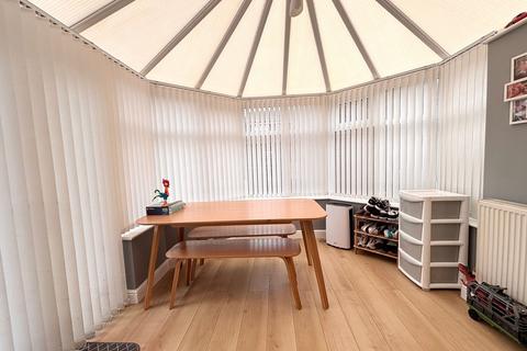 2 bedroom end of terrace house for sale, Hartington Road, Manchester M30