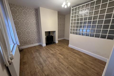 2 bedroom terraced house to rent, South Street, Brighouse