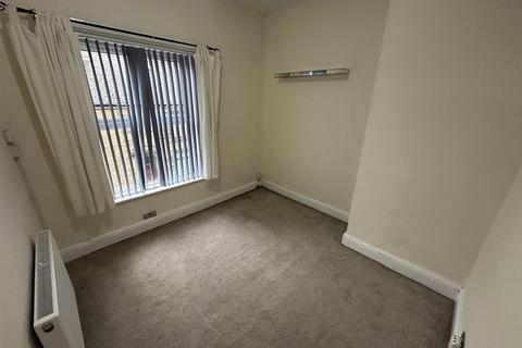 2 bedroom terraced house to rent, South Street, Brighouse