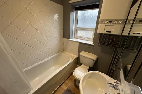 2 bedroom terraced house to rent, South Street, Brighouse