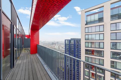 4 bedroom penthouse for sale, Defoe House, 123 City Island Way, London, E14