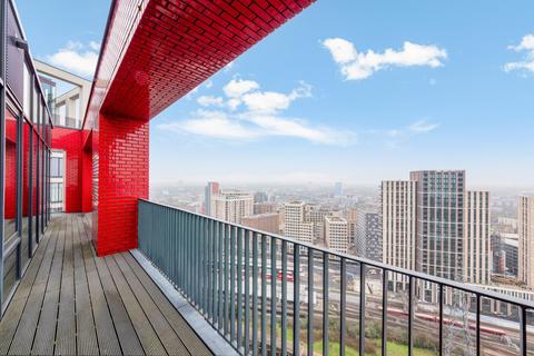 4 bedroom penthouse for sale, Defoe House, 123 City Island Way, London, E14