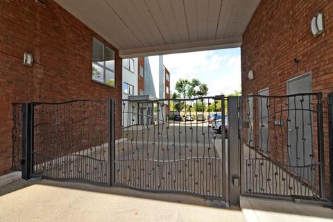 1 bedroom apartment to rent, KINSHERON PLACE, EAST MOLESEY, KT8