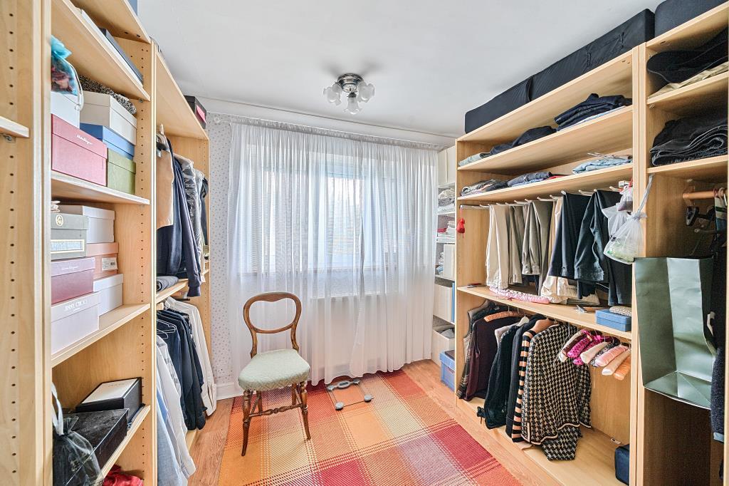 Dresser / Bedroom 4
