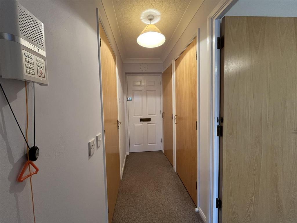 Hallway.JPG