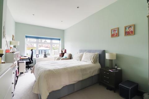 undefined, Peaks Hill, Purley CR8