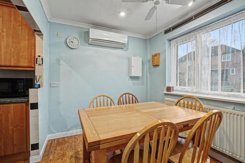 2 bedroom semi-detached bungalow for sale, Concord Avenue, Chatham ME5