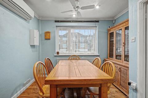 2 bedroom semi-detached bungalow for sale, Concord Avenue, Chatham ME5