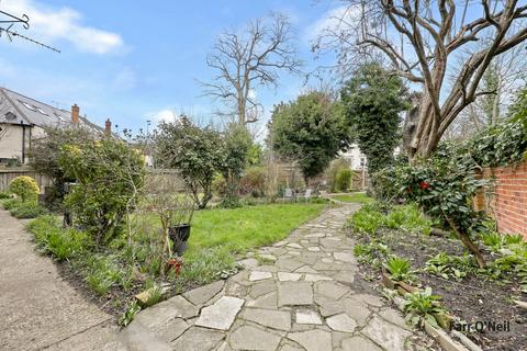2 bedroom apartment for sale, Queens Road, Buckhurst Hill, IG9