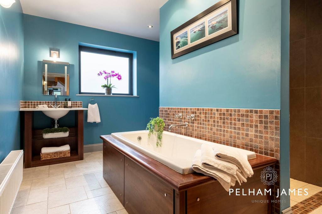 Bathroom, 10 Reeves Lane, Wing