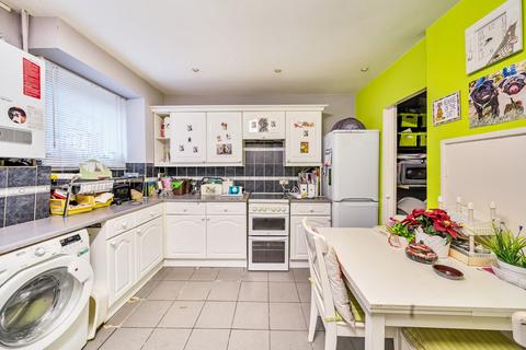 3 bedroom end of terrace house for sale, Fenwick Road, London, SE15