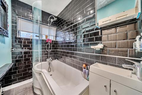 3 bedroom end of terrace house for sale, Fenwick Road, London, SE15