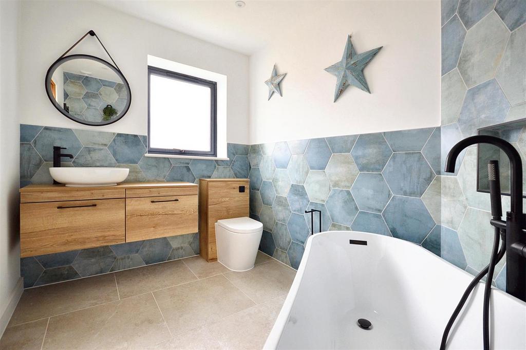 Bathroom (2).jpeg