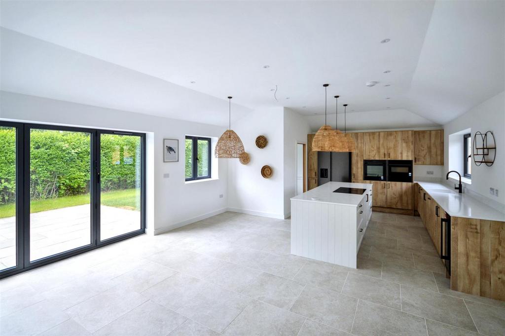 Open plan Kitchen (2).jpeg