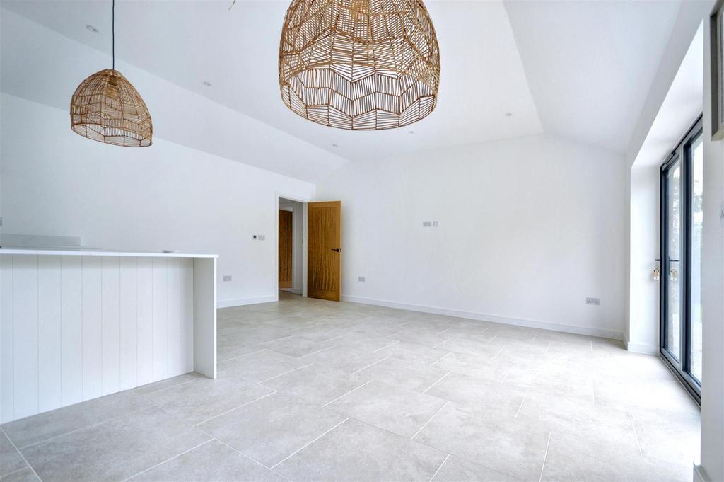 Open plan Kitchen (4).jpeg
