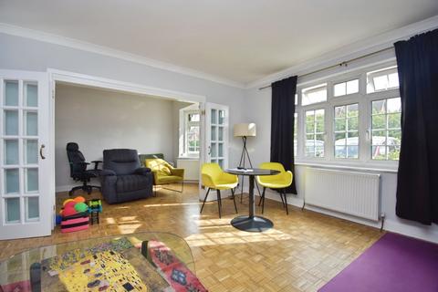 4 bedroom semi-detached house to rent, Faraday Avenue Sidcup DA14