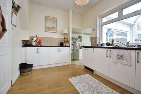 4 bedroom semi-detached house to rent, Faraday Avenue Sidcup DA14