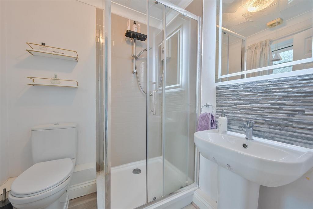 Drovers Ensuite.jpg