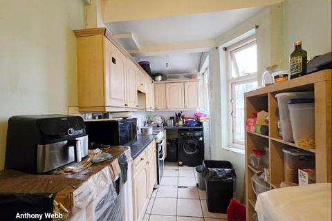 4 bedroom terraced house for sale, Connaught Gardens, Palmers Green, N13