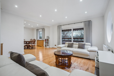 3 bedroom flat for sale, Welcote Drive, Northwood HA6