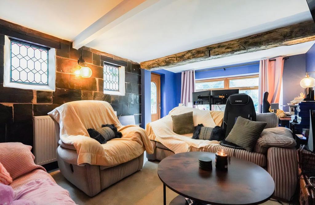 Sitting Room/Bedroom