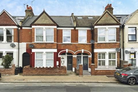 2 bedroom apartment to rent, Penwith Road, London, SW18