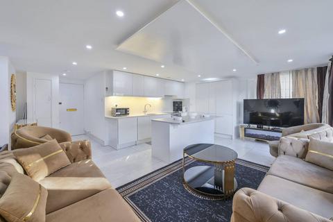 3 bedroom flat to rent, Earls Court Road, Earls Court, London, SW5