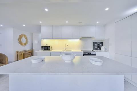 3 bedroom flat to rent, Earls Court Road, Earls Court, London, SW5