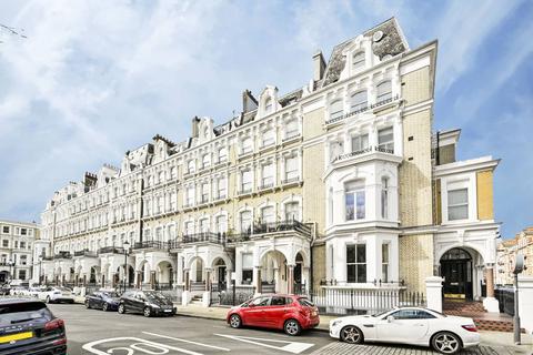 2 bedroom flat to rent, Redcliffe Square, Chelsea, London, SW10