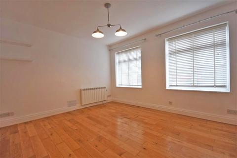 2 bedroom apartment to rent, Cross Deep, Twickenham