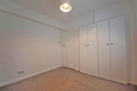 2 bedroom apartment to rent, Cross Deep, Twickenham