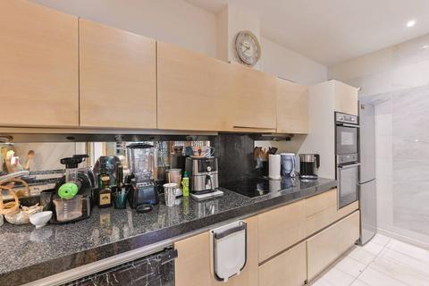 2 bedroom flat for sale, Wendle Square, Battersea, London, SW11