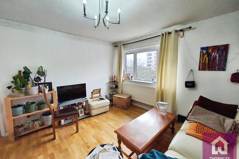 2 bedroom flat for sale, Reeves Court, Canterbury Gardens, Salford, M5