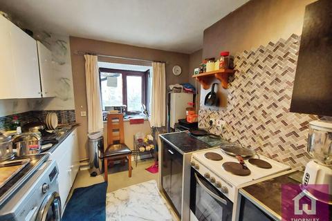 2 bedroom flat for sale, Reeves Court, Canterbury Gardens, Salford, M5