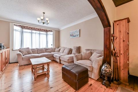 4 bedroom terraced house for sale, Dorchester Avenue, N13, Palmers Green, London, N13