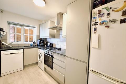 2 bedroom apartment for sale, St. James Court, Altrincham