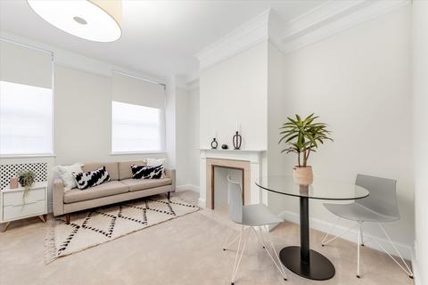 Studio to rent, Devonshire Street, London W1W