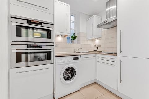 Studio to rent, Devonshire Street, London W1W