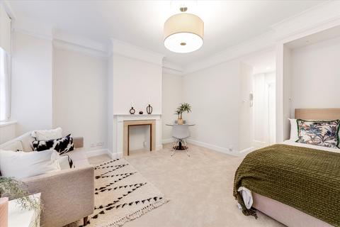 Studio to rent, Devonshire Street, London W1W