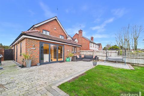 Floral Court, Hare Hatch RG10