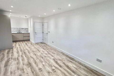 1 bedroom flat to rent, Gale Street, Dagenham, RM9