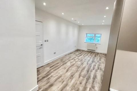 1 bedroom flat to rent, Gale Street, Dagenham, RM9