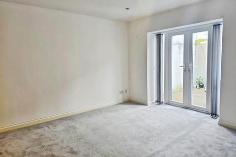 3 bedroom semi-detached house to rent, Tideswell Road, Eastbourne, BN21