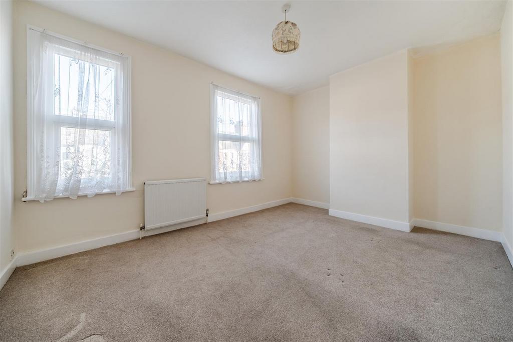 Bedroom 1.jpg