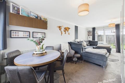 3 bedroom terraced house for sale, Hampden Road, Stoke Mandeville