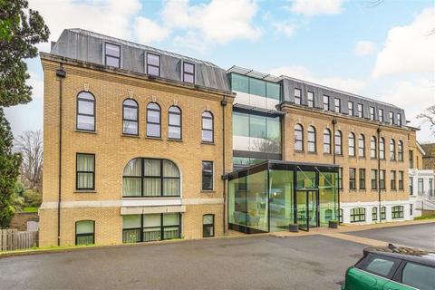 2 bedroom flat for sale, Hampton Road, Teddington TW11
